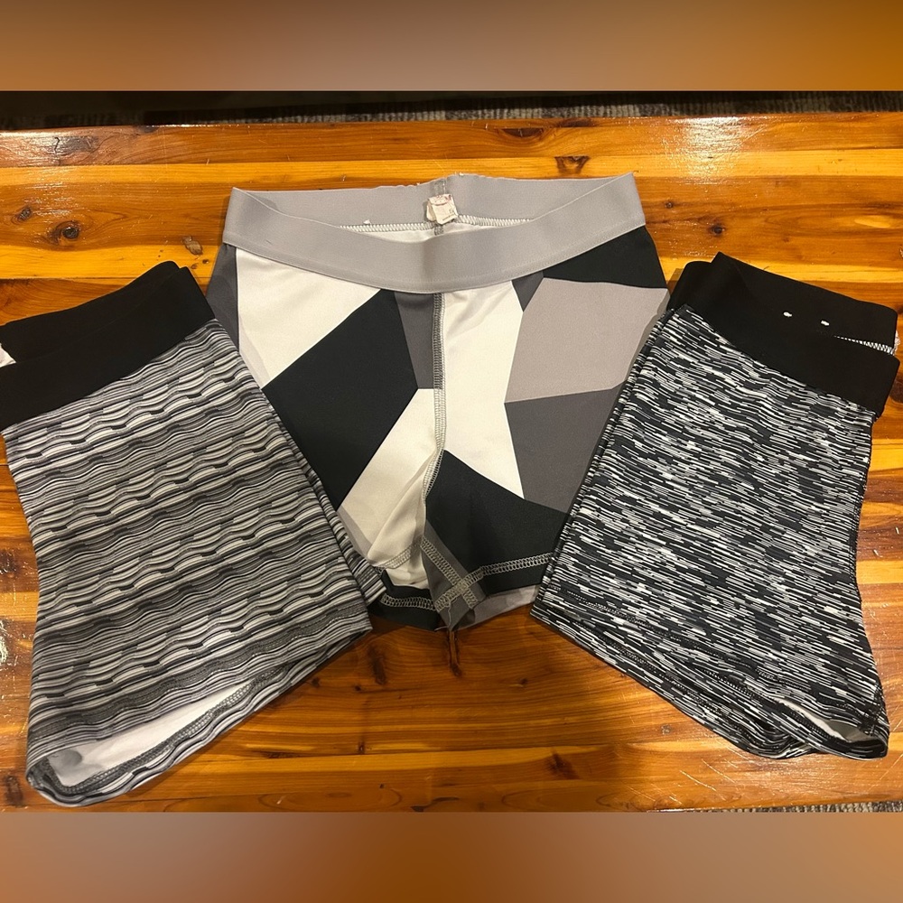 Stylish Geometric and Striped Compression‎ Shorts Set